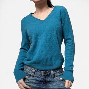 Blue 100% cashmere v neck sweater